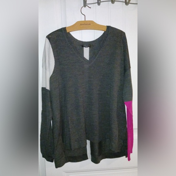 Light knit v neck sweater 22/24 - Picture 1 of 6
